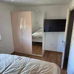 Tesic Close To The Sea With Shared 4xbicycles Apartamento