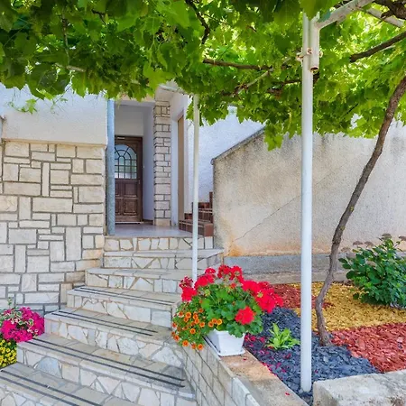 Tesic Apartment *