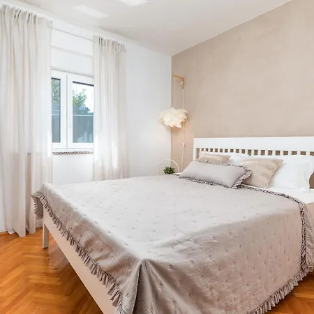 Tesic Close To The Sea With Shared 4xbicycles *