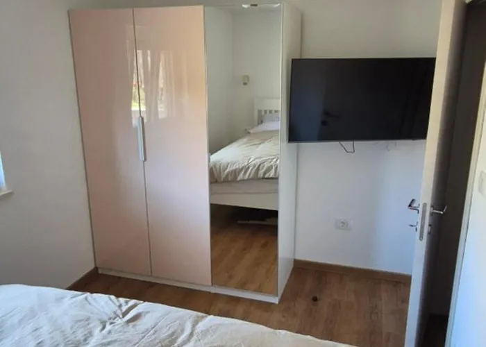 Tesic Close To The Sea With Shared 4xbicycles Apartman