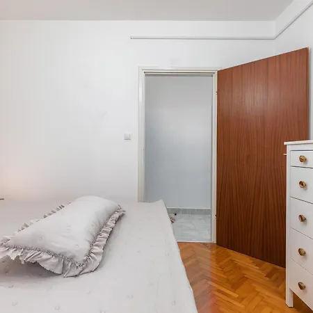 Apartmán Tesic Close To The Sea With Shared 4xbicycles