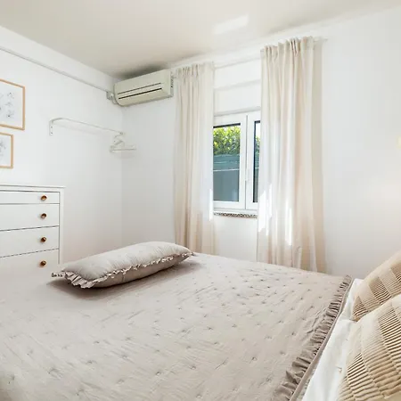 Tesic Close To The Sea With Shared 4xbicycles Apartament *