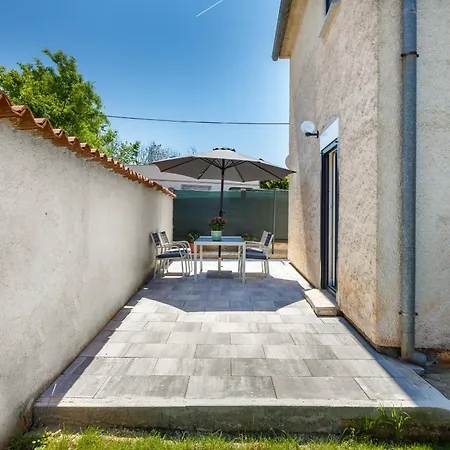 Apartament Tesic Close To The Sea With Shared 4xbicycles