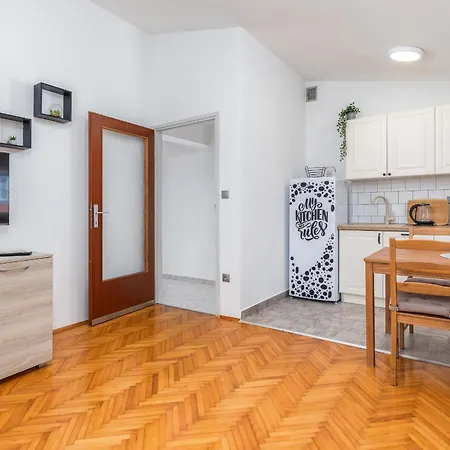 Tesic Close To The Sea With Shared 4xbicycles Apartament