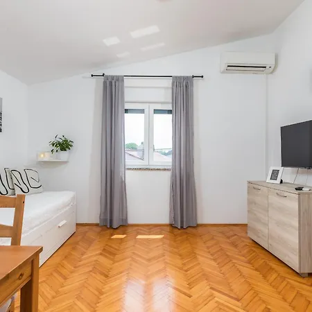 Tesic Close To The Sea With Shared 4xbicycles Apartament *
