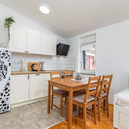 Apartament Tesic Close To The Sea With Shared 4xbicycles *
