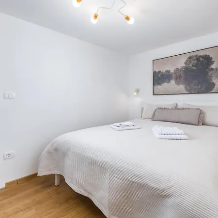 Tesic Close To The Sea With Shared 4xbicycles Apartament *