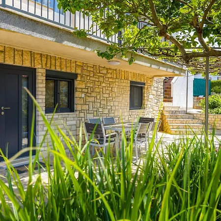 Apartament Tesic Close To The Sea With Shared 4xbicycles